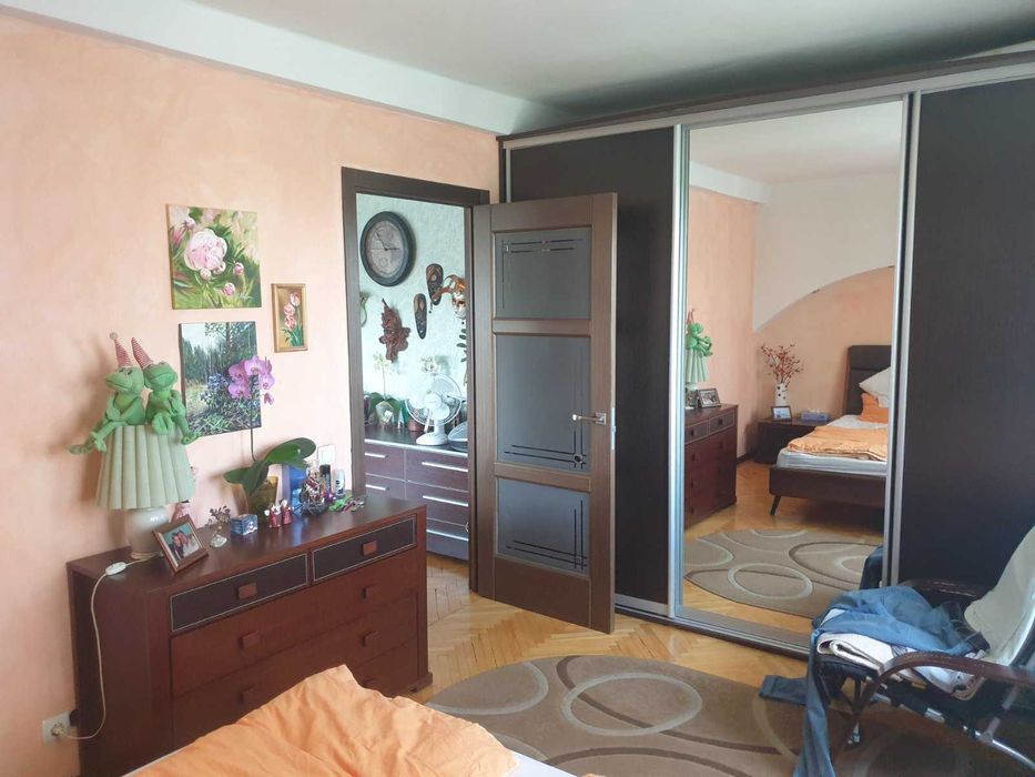 Сдаю 2 комнатную студию просп. Голосеевский 82