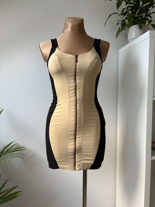 Sukienka Bershka, rozmiar M, beżowo-czarna, dopasowana