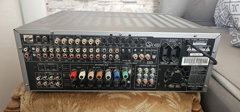 Wzmacniacz  harman/kardon model  AVR 330