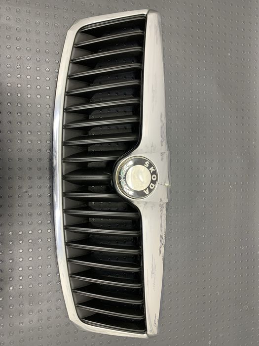 Решітка радіатора Skoda Octavia A5 рестайлінг решотка Шкода а5 гриль