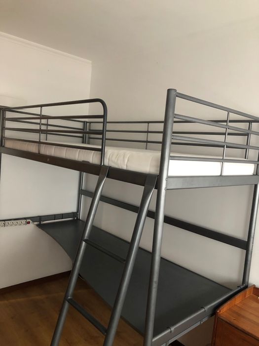Cama alta Ikea - SVARTA