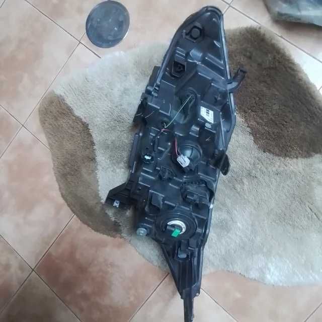 Farol Nissan Qashqai J11 Direito