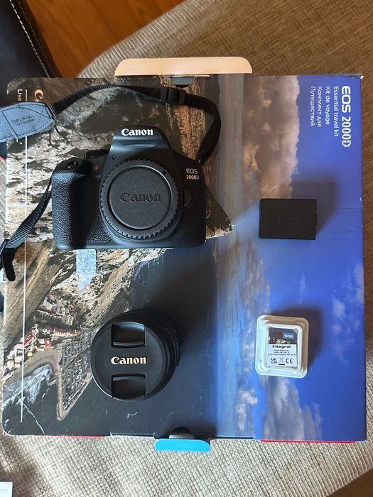 Camera Canon EOS 2000D Travel Kit
