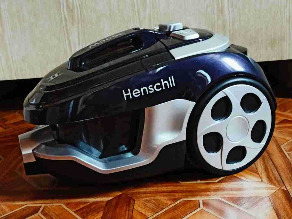 Мощный колбовый пылесос Henschil XN 19-87
техника для дома