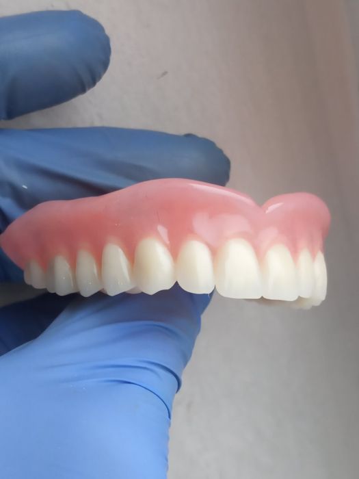 Стоматологія. Металокераміка, циркон, протези , пластмаса.