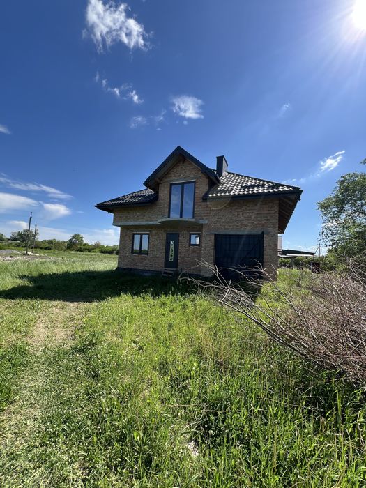 Продаж будинку біля Львова