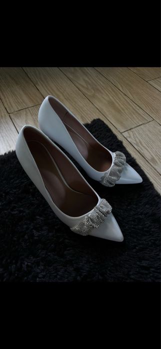 Белые туфли   с экокожи