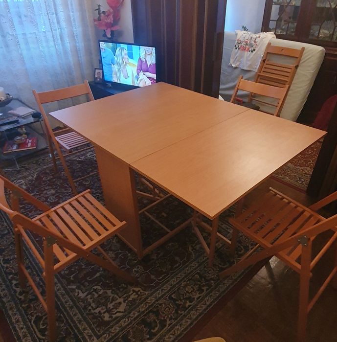 Mesa de jantar dobrável com 4 cadeiras