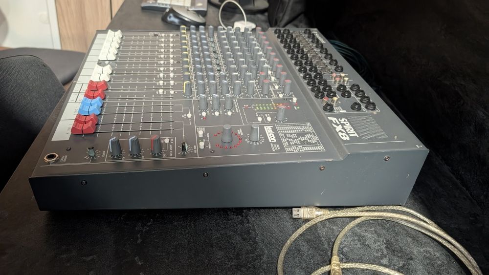 Мікшерний пульт Soundcraft SPIRIT FX8