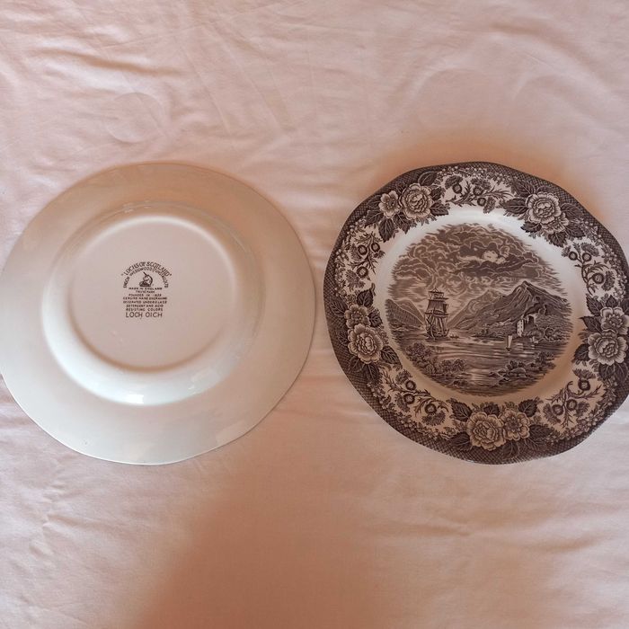 Pratos Enochs Wedgwood (Tunstall) LTD "Lochs of Scotland"