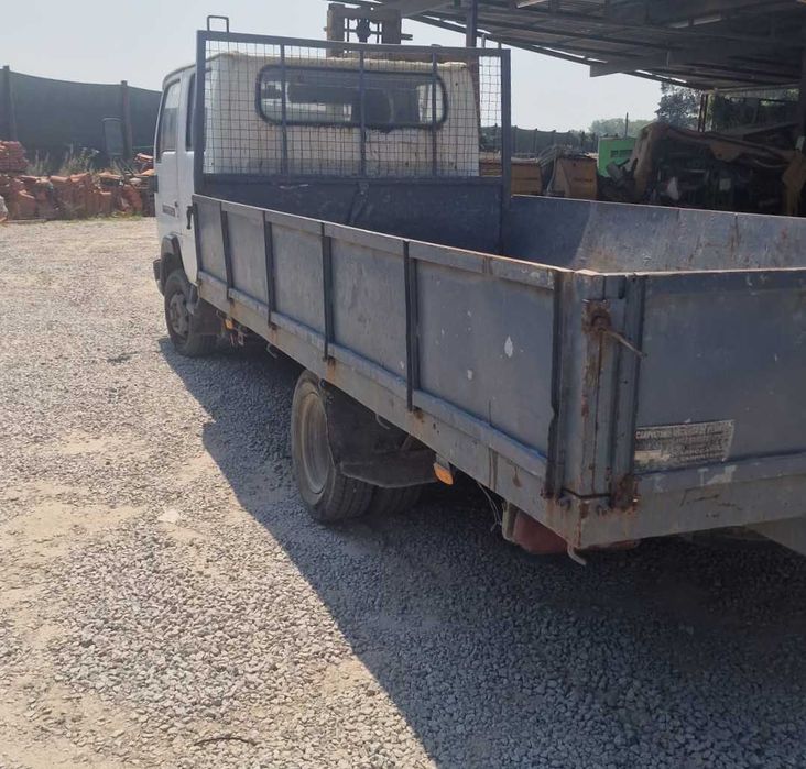 Nissan Cabstar 3.0 cabine dupla - Ano 2001