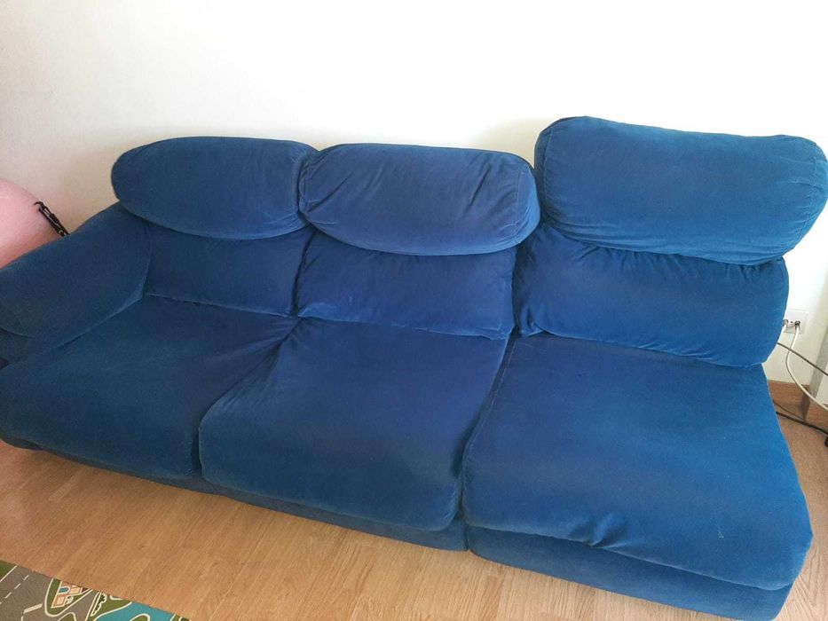 Sofá de Canto 8 lugares + Mesa 4 bancos encaixados. "Bom Negócio"