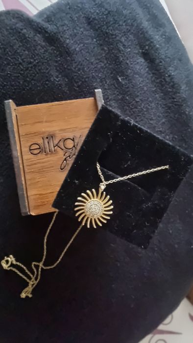 Fio com pendente do Sol prata dourada