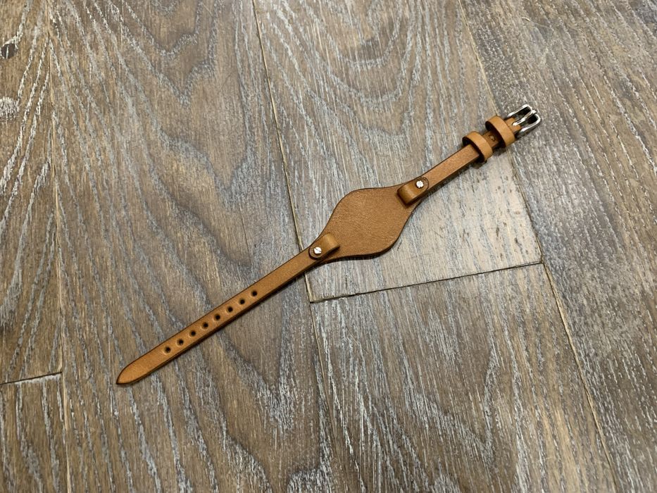 Не прошитый плоский кожаный ремешок с напульсником ручной работы