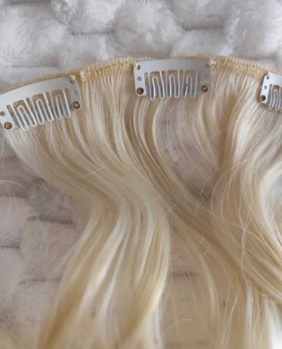 Włosy syntetyczne jasny blond 5 taśm 119 g 60 cm