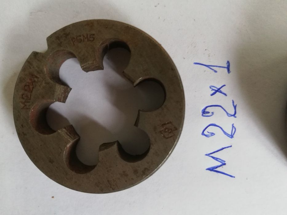 Плашки метрические