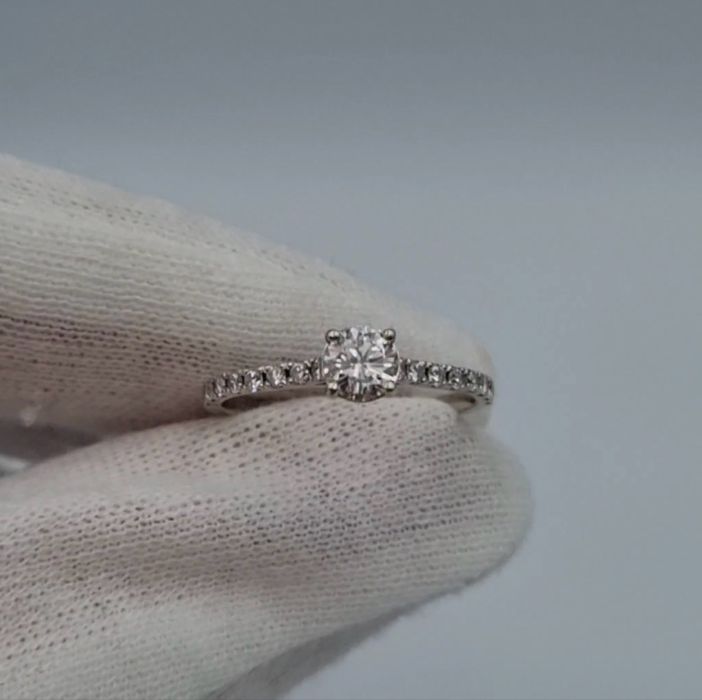 Золотое кольцо с бриллиантами