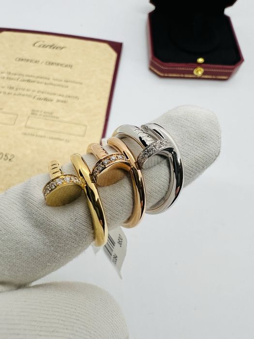 Золота каблучка цвях Картье з натуральними діамантами.