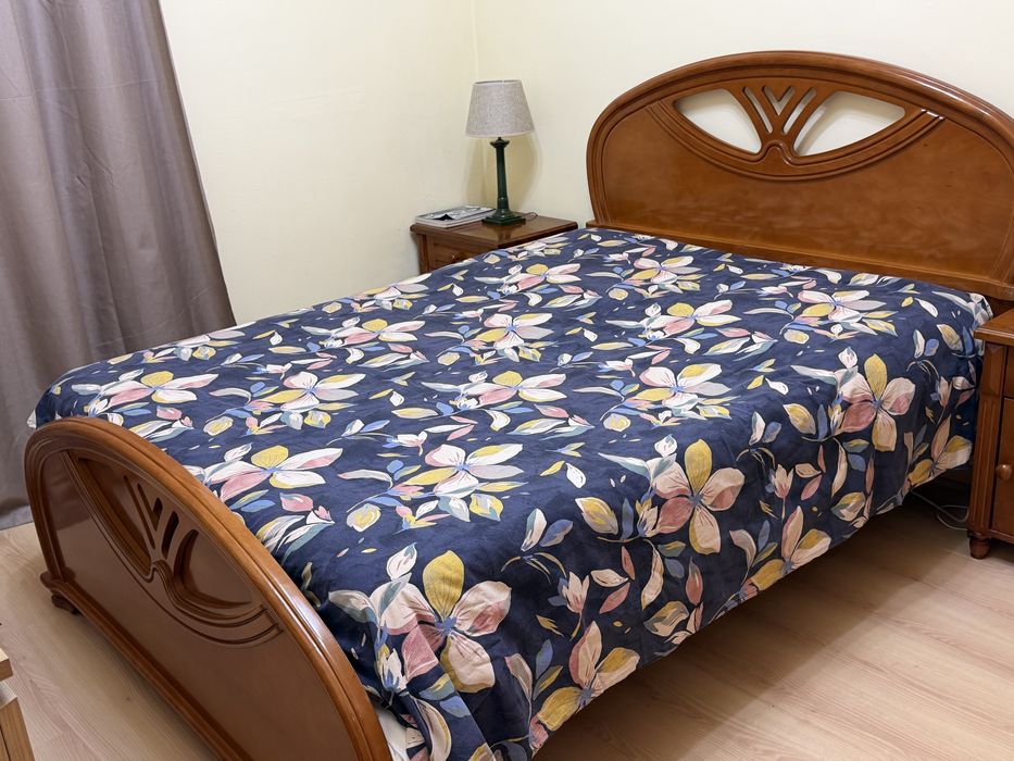 Vendo cama de casal com colchao