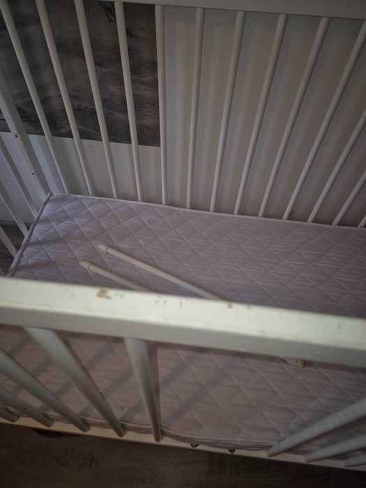 Łóżeczko niemowlęce białe