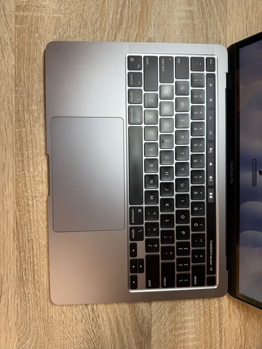 MacBook Pro M1 8/256 Gb - робочий стан, захисна плівка