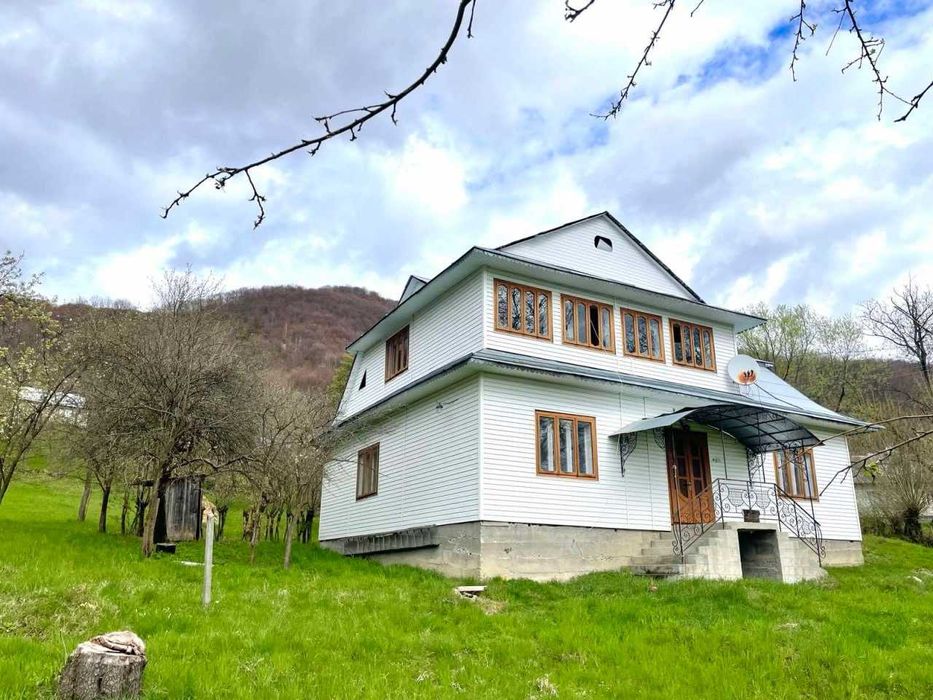 Продається екологічний будинок, з неймовірним краєвидом на Карпати.