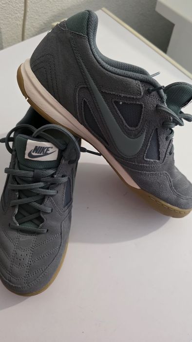Sapatilhas de futsal novas