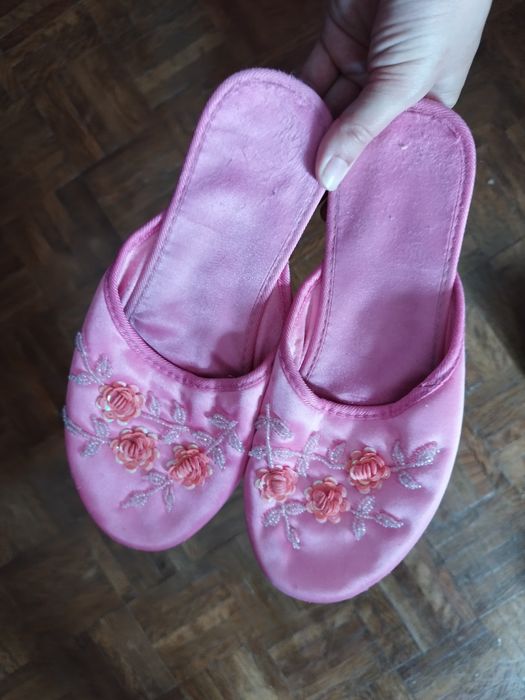 Chinelos rosa com lantejoulas & Chinelos roxos com estrela do mar