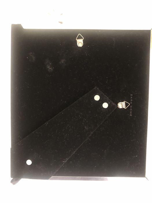 Moldura Metálica Zara para 4 fotografias, para mesa ou parede.