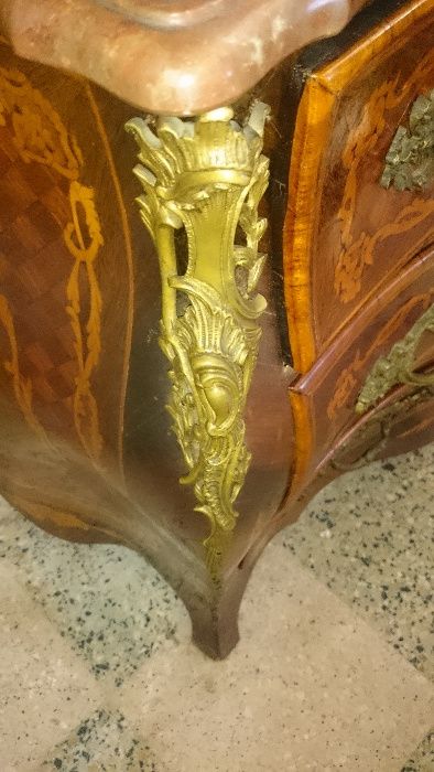 Vendo cómoda luis xv mpecável mais de 40 anos