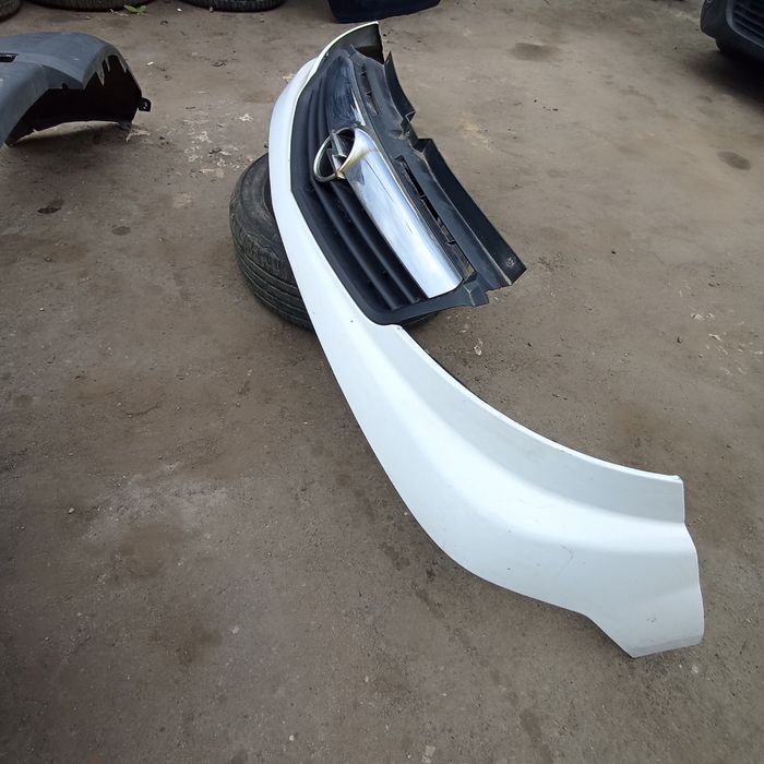 Бампер Opel Vivaro Решітка Renault Traffic 06- Віваро Трафік