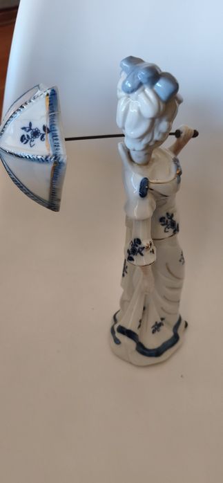 Estatueta dama antiga porcelana  30 cm