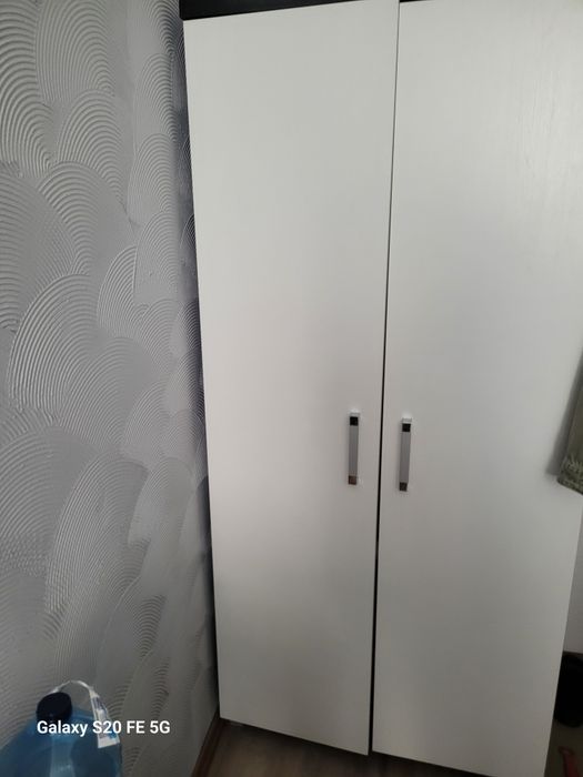 Szafa i komoda boki czarne front biały połysk