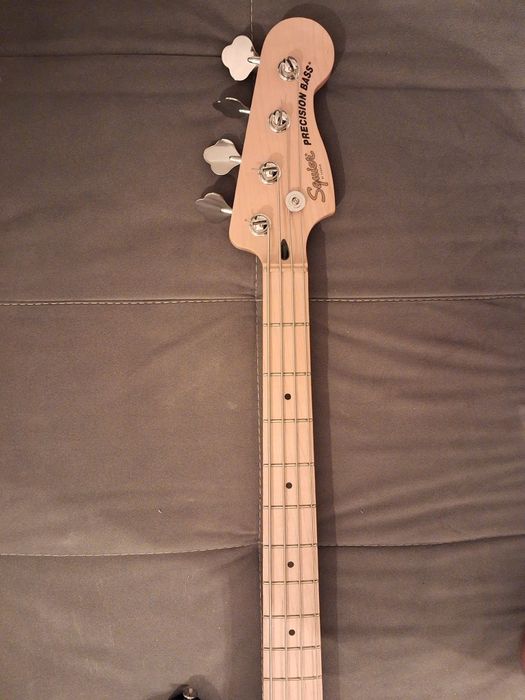 Gitara basowa Squier Precision Bass