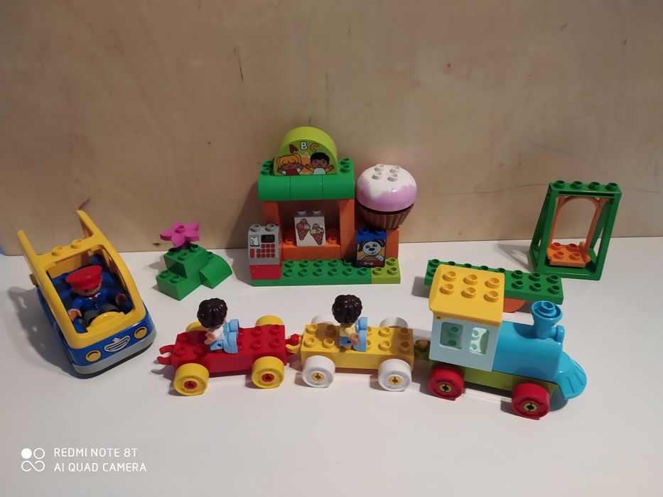 Lego duplo plac zabaw, szkolny autobus, ciuchcia