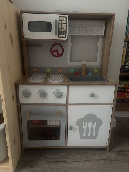 Drewniana kuchnia i gabinet lekarski mamabrum