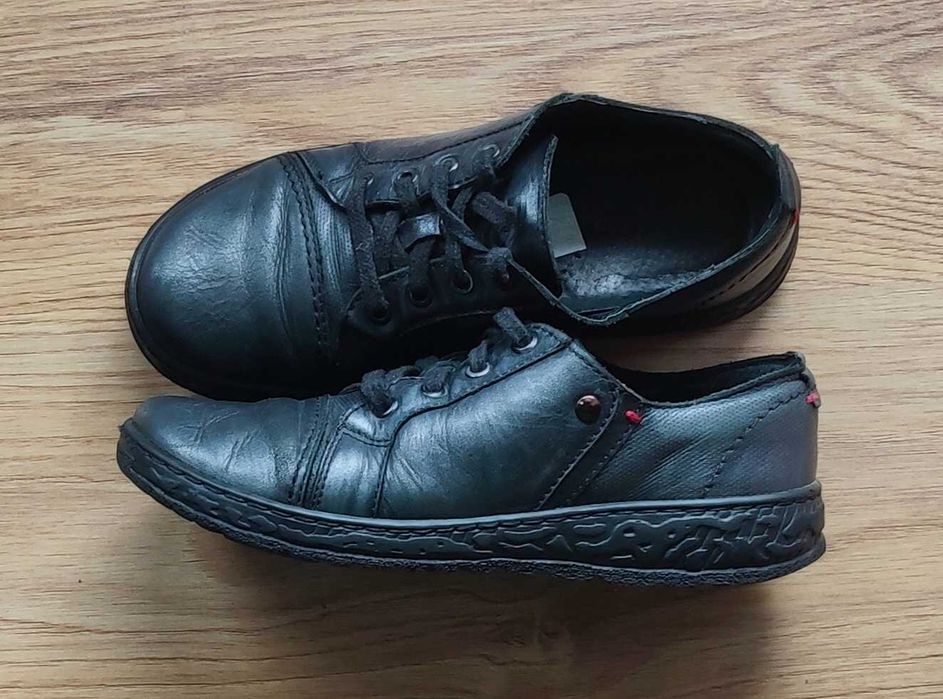 Buty sportowe skórzane na zewnątrz i wewnątrz. 24cm.