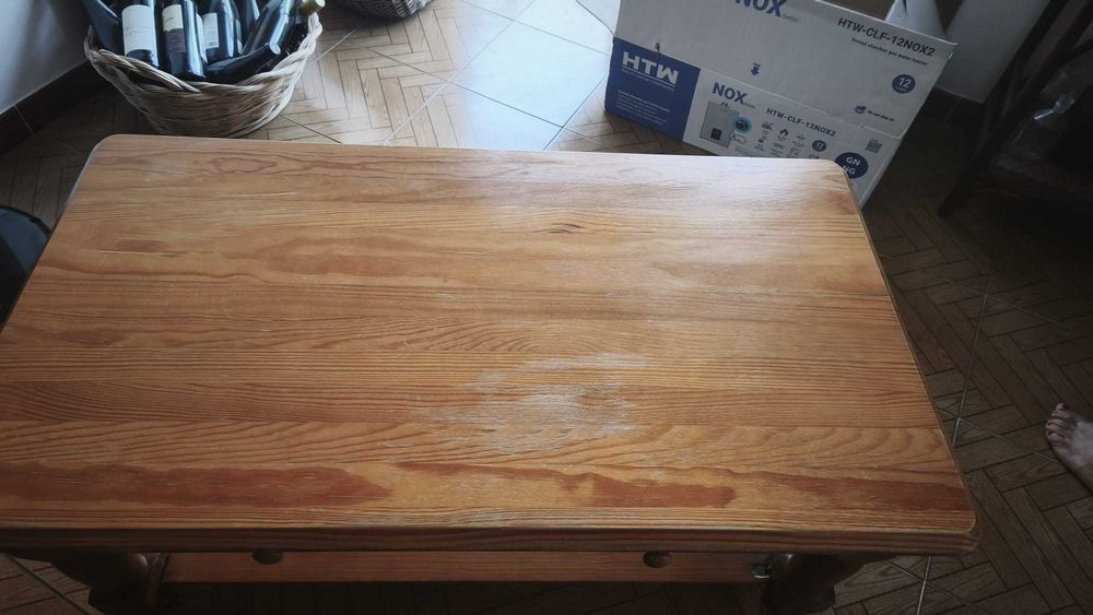 Mesa de sala em madeira