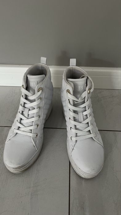 Buty Guess r. 38 na platformie