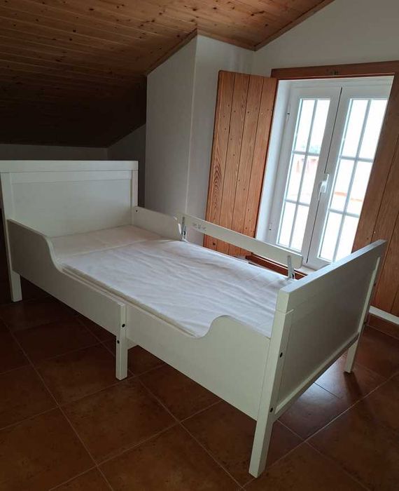 Vende-se cama extensível (80x200 cm) com estrado e colchão (IKEA)