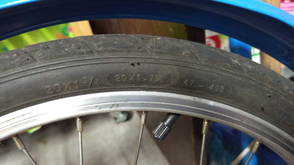 Bicicleta de menina com cesto