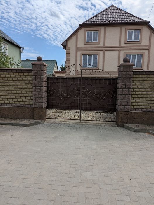Продається будинок + гостювий  будинок , 12 сот. в с. Струмівці