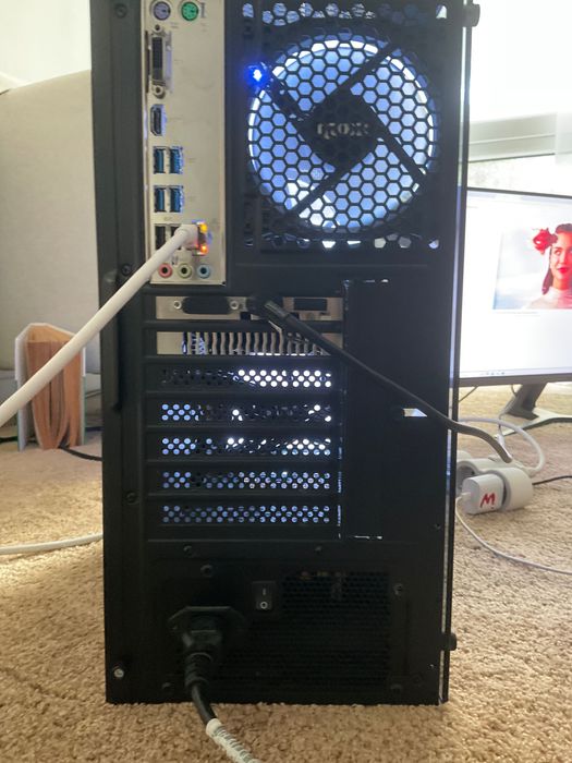 PC Gaming Ryzen 5 3500X|GTX 1660 Super|16GB RAM| + Monitor Samsung 4K