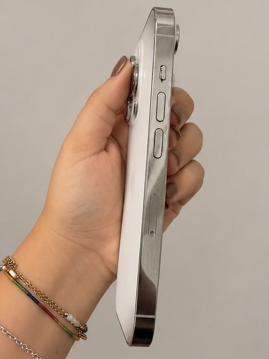 Iphone 14 Pro com acessorios