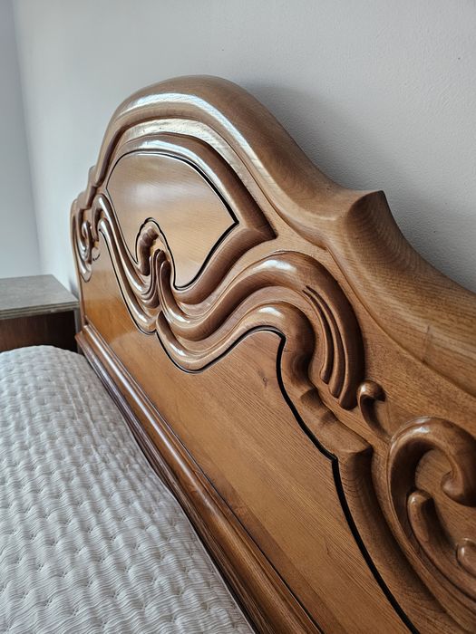 Conjunto de quarto em madeira maciça