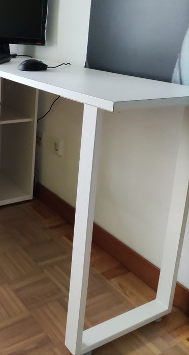 Secretária de canto com módulo adicional