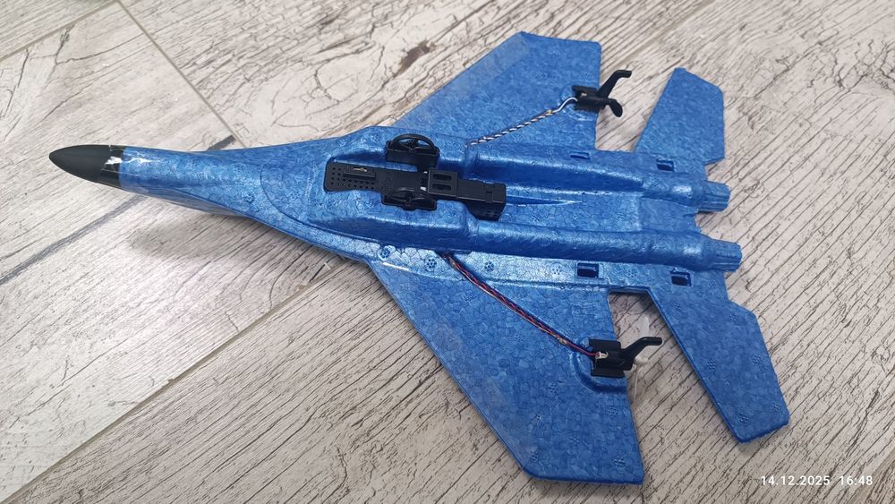 Літак на радіоуправлінні Е320