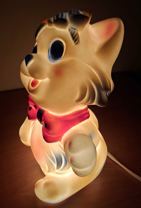 Candeeiro de criança antigo. Gatinho Disney