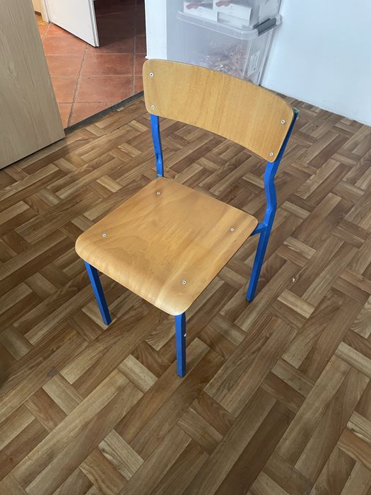 Krzesło krzesełko szkolne - dostępnych 8 sztuk