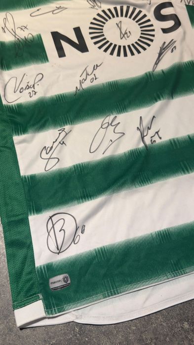 Camisola do Sporting assinada por todos os jogadores